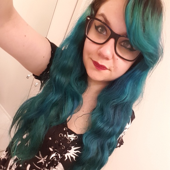 Meet your Posher, Danielle - Picture 1 of 2